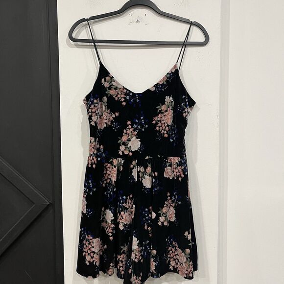 H&M Pants - H&M Divided Black Floral Velvet Romper Size 10 Spaghetti Strap